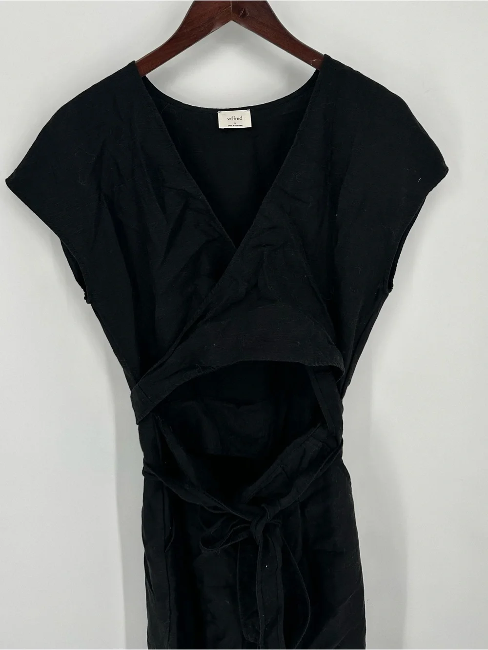 Aritzia Wilfred Brax Jumpsuit Black Size 8 Crop Linen Wrap Vacation Party Cutout